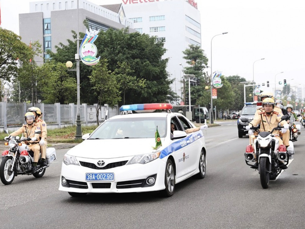 Lực lượng Cảnh sát giao thông bảo đảm TTATGT phục vụ nhu cầu đi lại của Nhân dân dịp nghỉ lễ Giỗ Tổ Hùng Vương, lễ 30/4 - 1/5 và cao điểm du lịch hè 2023.